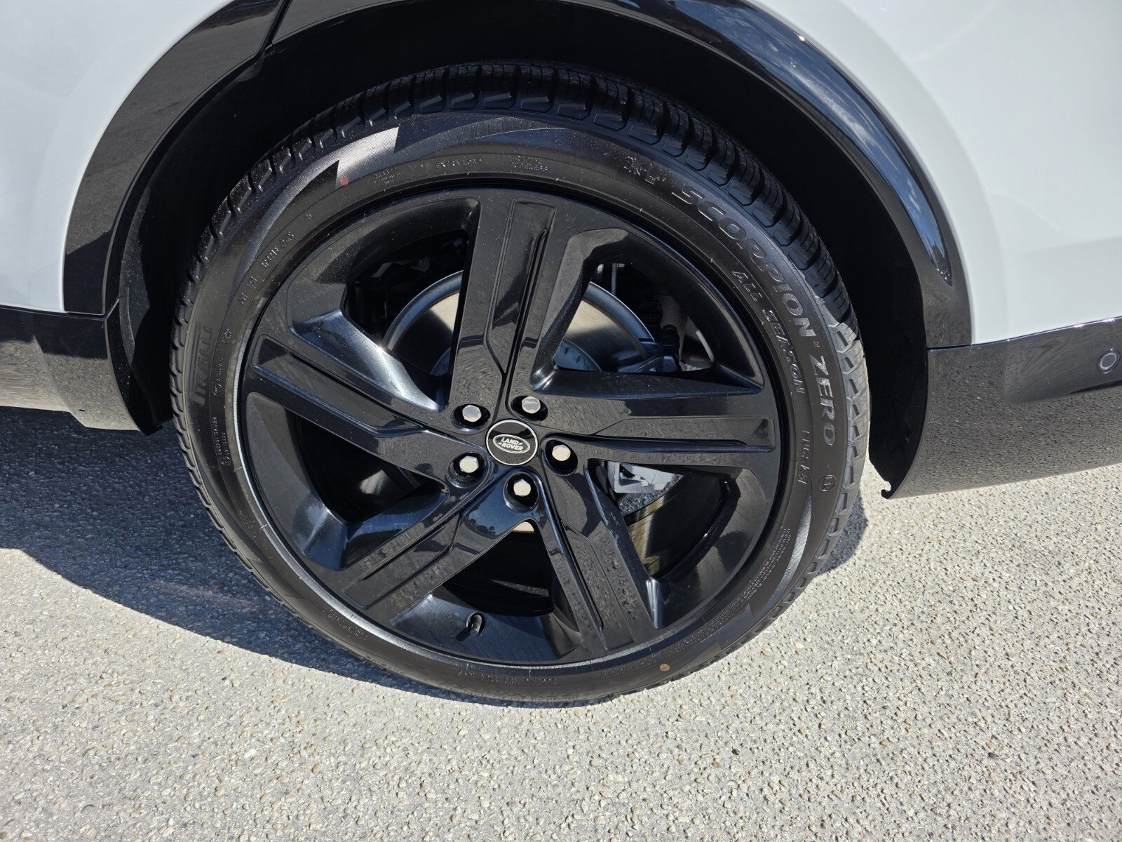 Used 2026 Land Rover Discovery Dynamic SE image 9