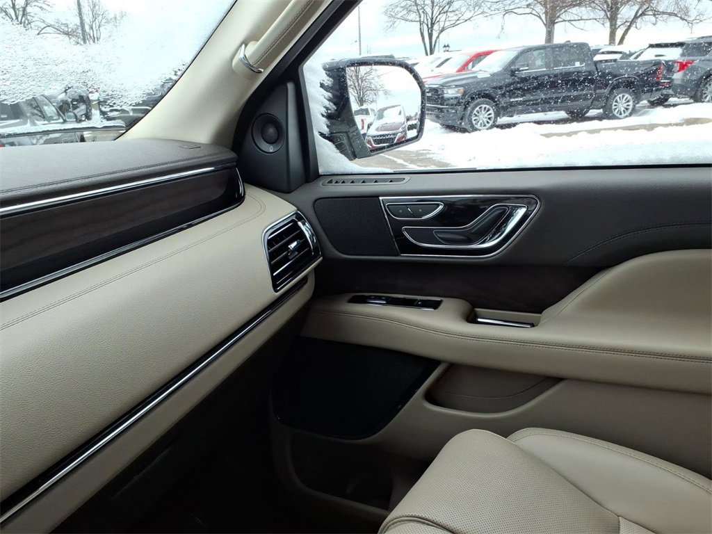 Used 2024 Lincoln Navigator Premiere image 19