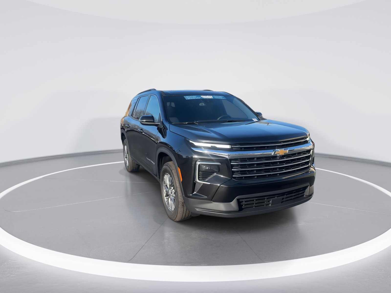 Used 2025 Chevrolet Traverse LT image 3
