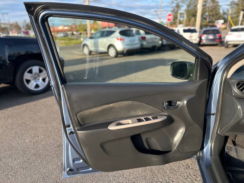 Used 2010 Toyota Yaris Sedan FWD image 11