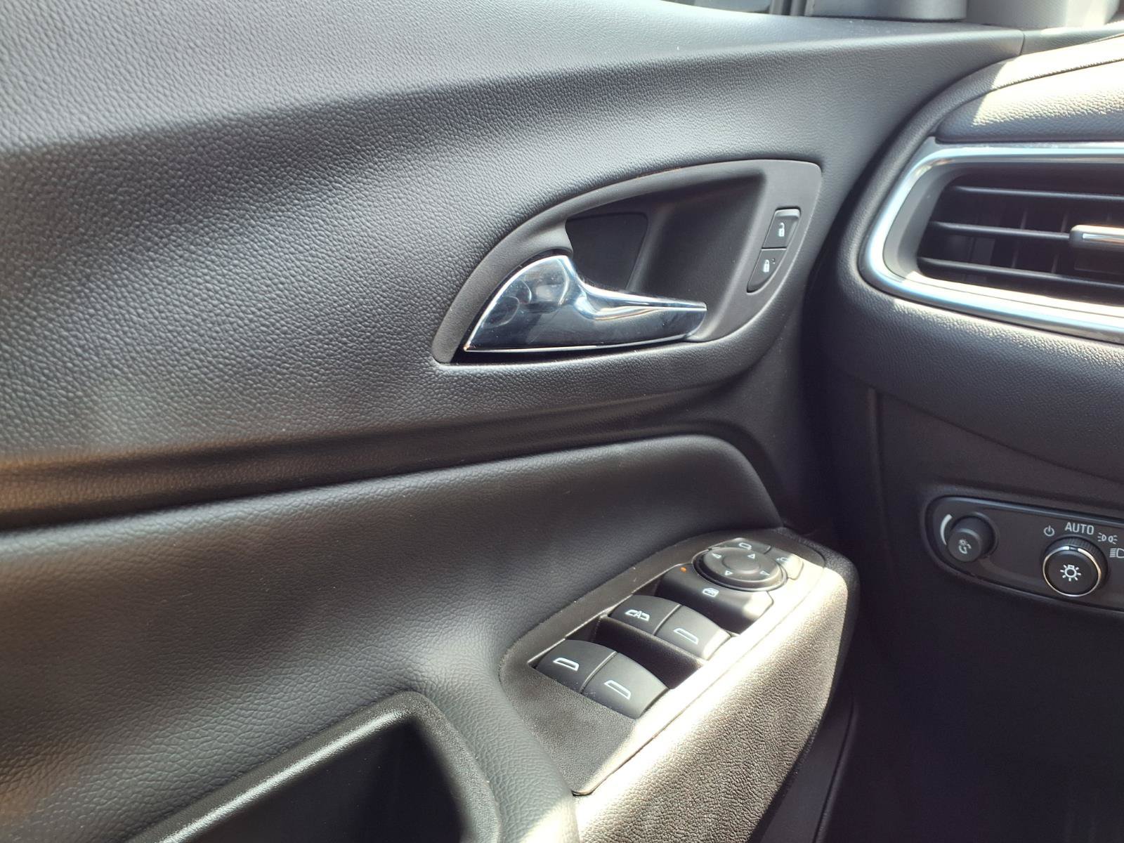 Used 2024 Chevrolet Equinox LT w/ LPO, Floor Liner Package FWD image 14