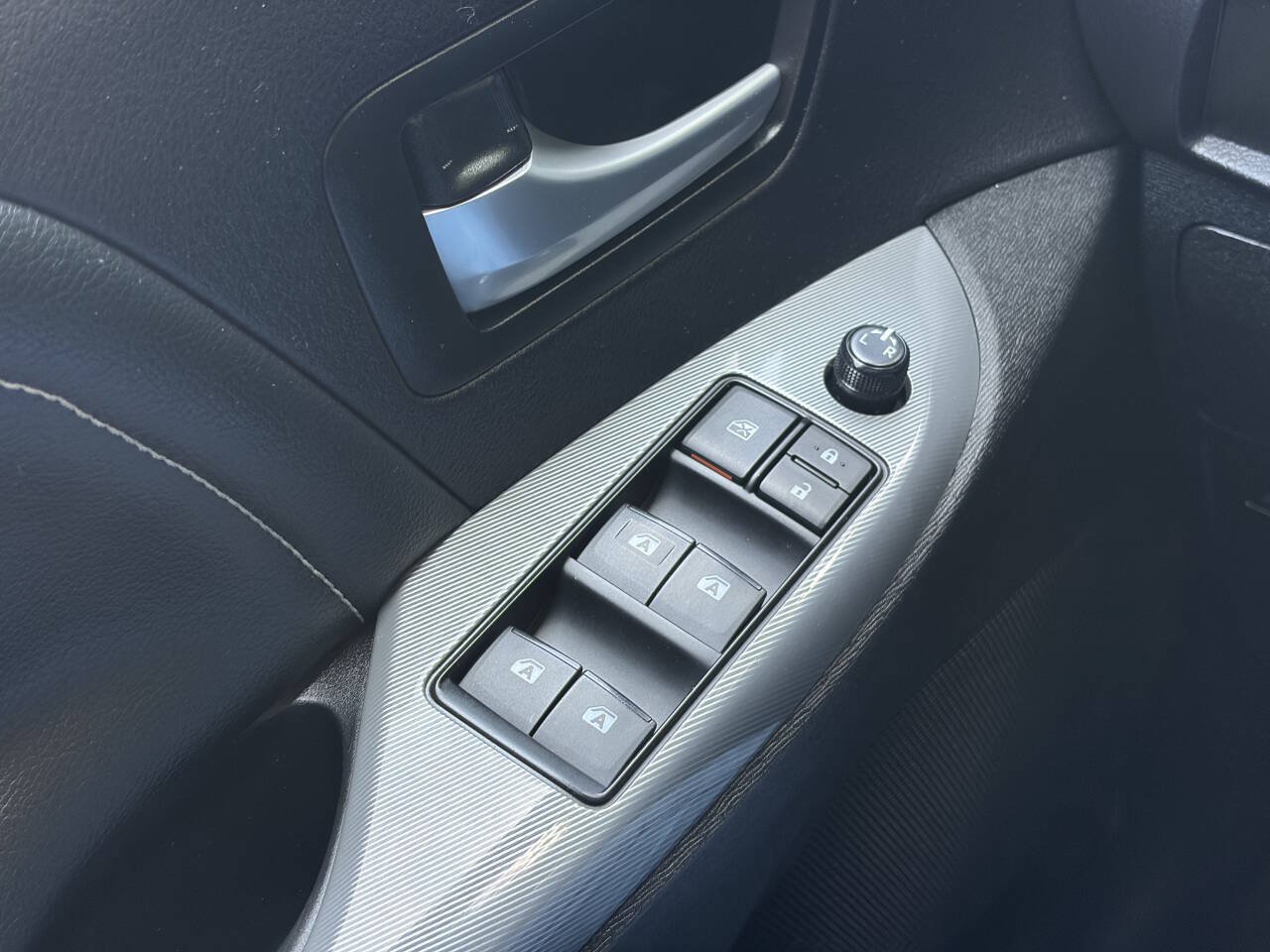 Used 2017 Toyota Sienna SE Premium FWD image 32