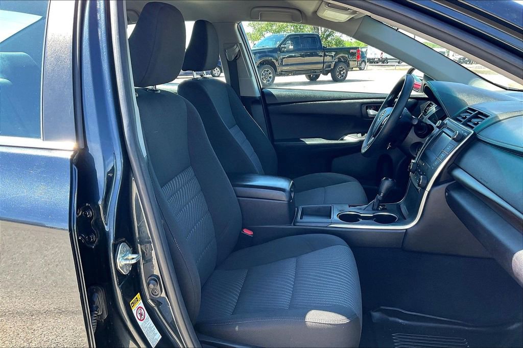 Used 2017 Toyota Camry LE FWD image 30