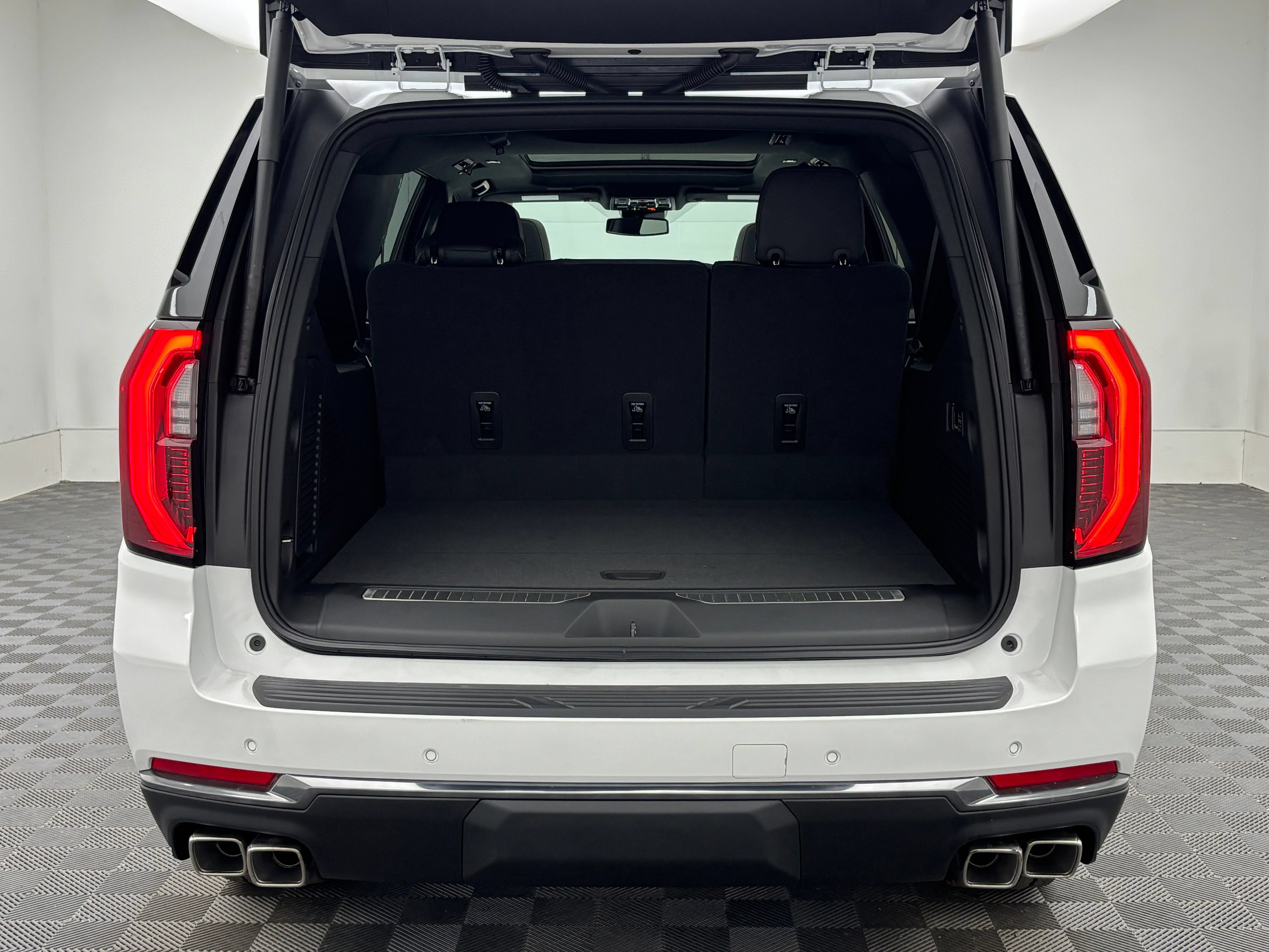 New 2026 GMC Yukon XL AT4 w/ AT4 Preferred Package AWD/4WD image 12