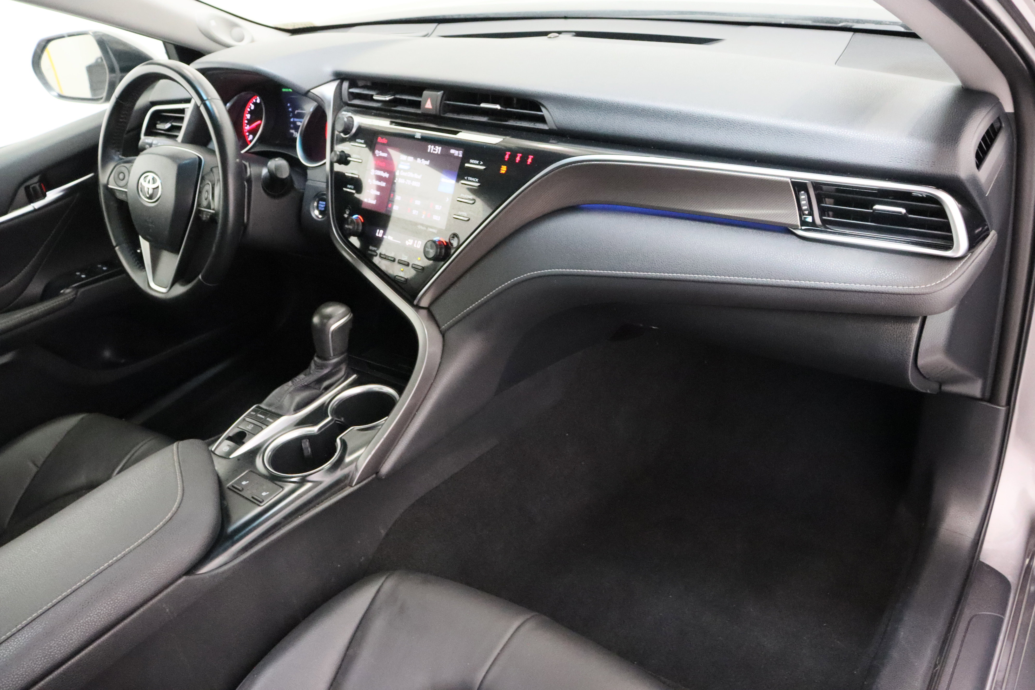 Used 2018 Toyota Camry XSE image 38