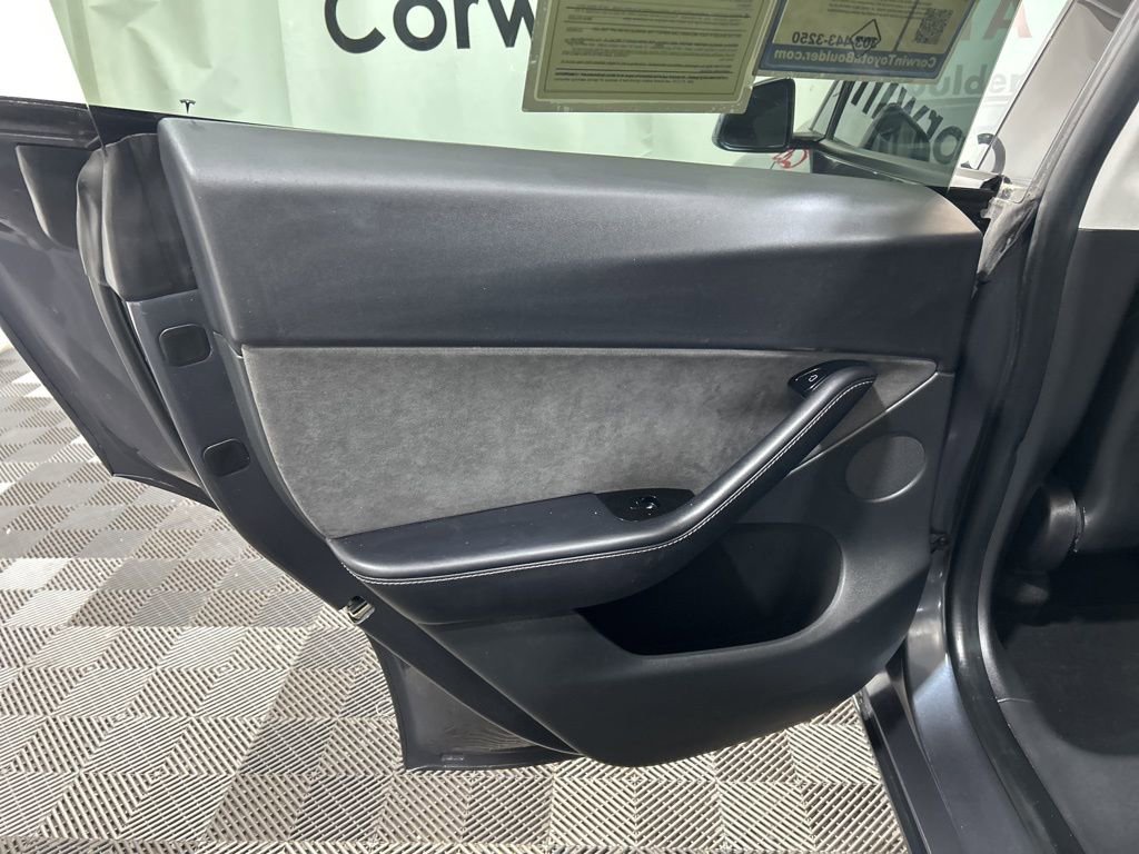 Used 2021 Tesla Model Y Long Range image 18