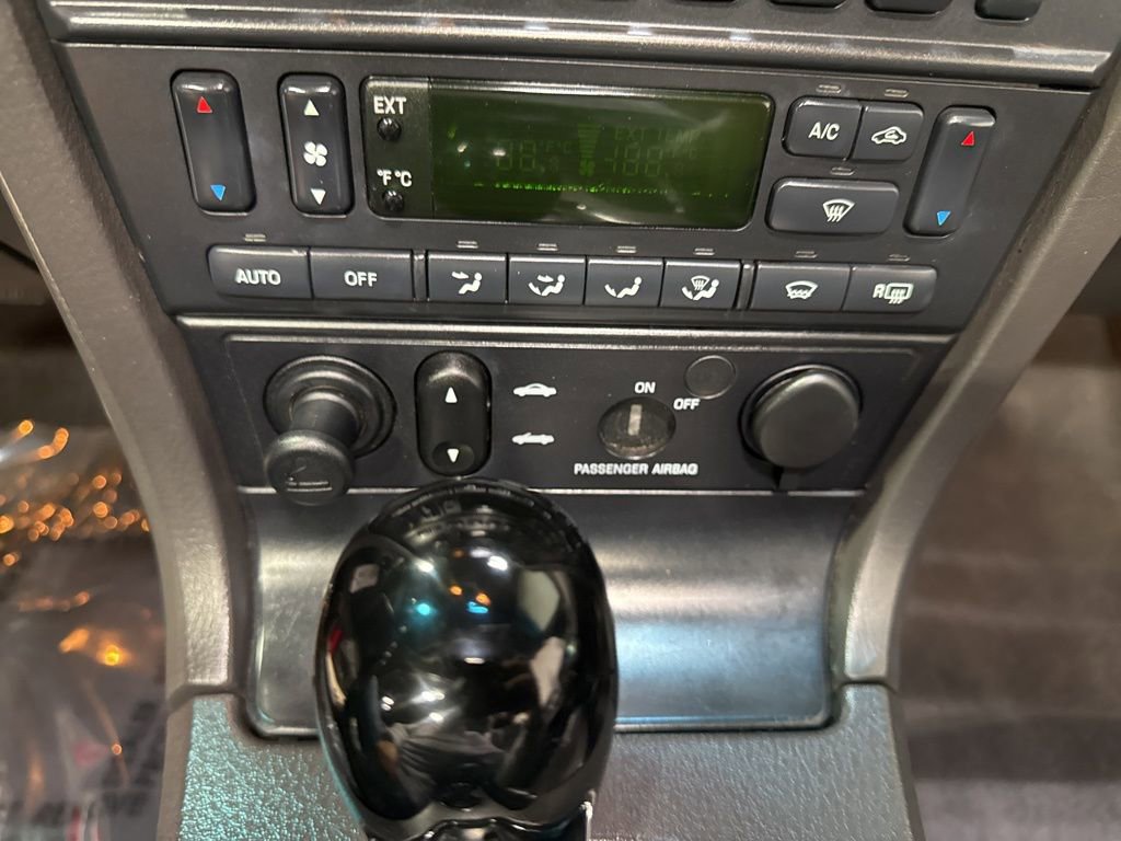 Used 2002 Ford Thunderbird image 20