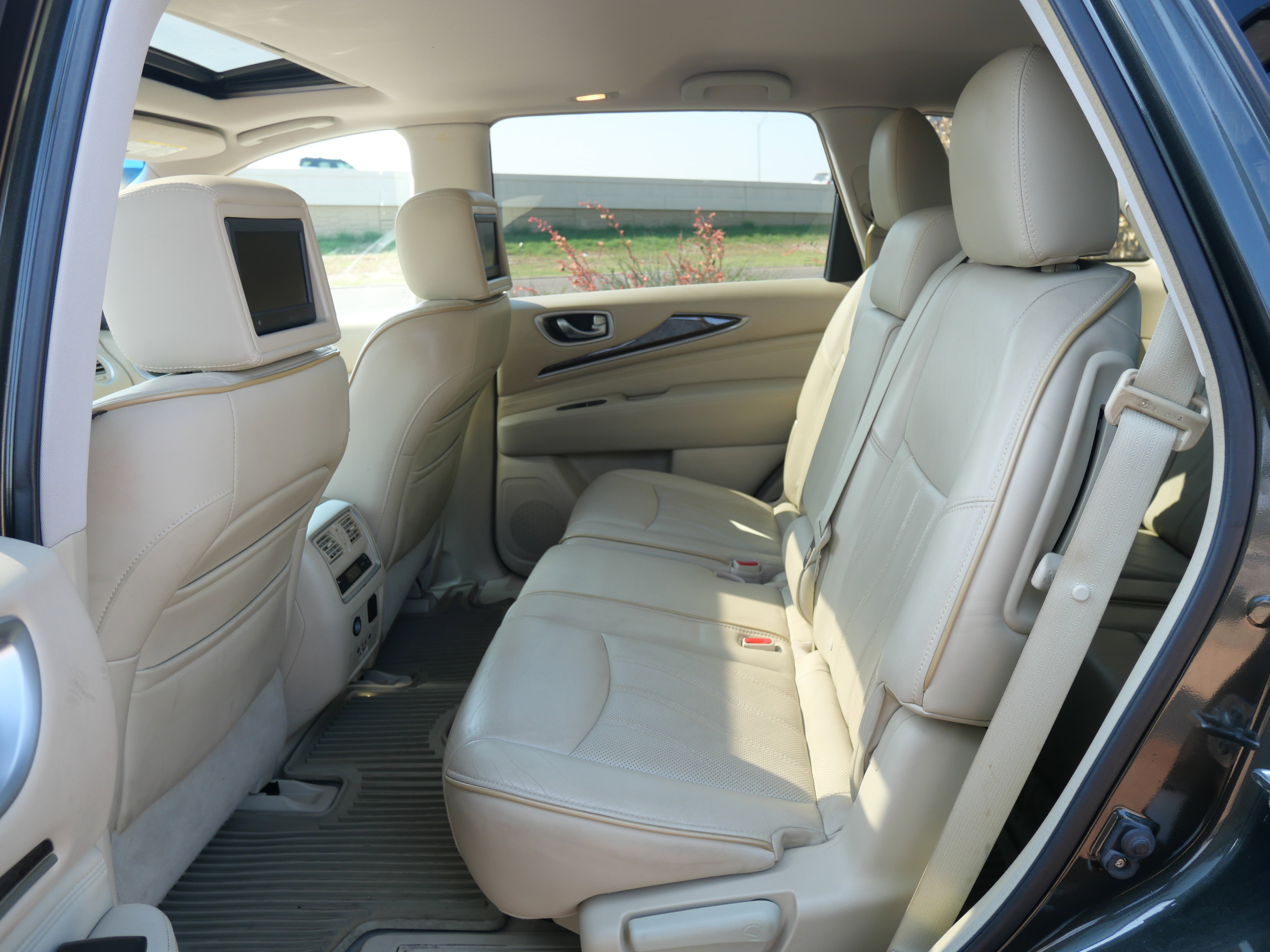 Used 2013 INFINITI JX35 AWD w/ Premium Pkg image 10