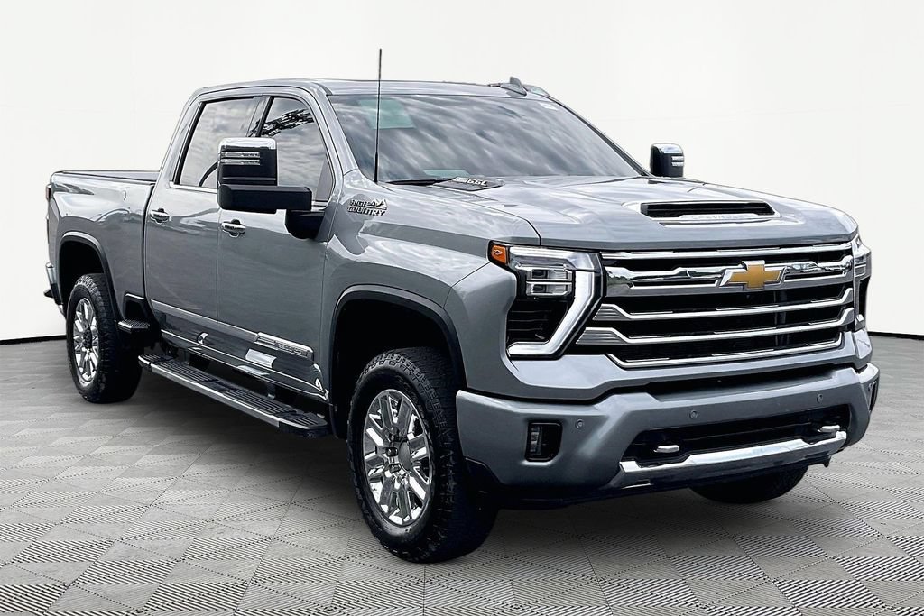 Used 2024 Chevrolet Silverado 2500 High Country w/ High Country Premium Package AWD/4WD image 3