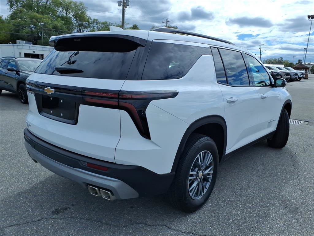 Used 2026 Chevrolet Traverse LT w/ Driver Confidence Package FWD image 4