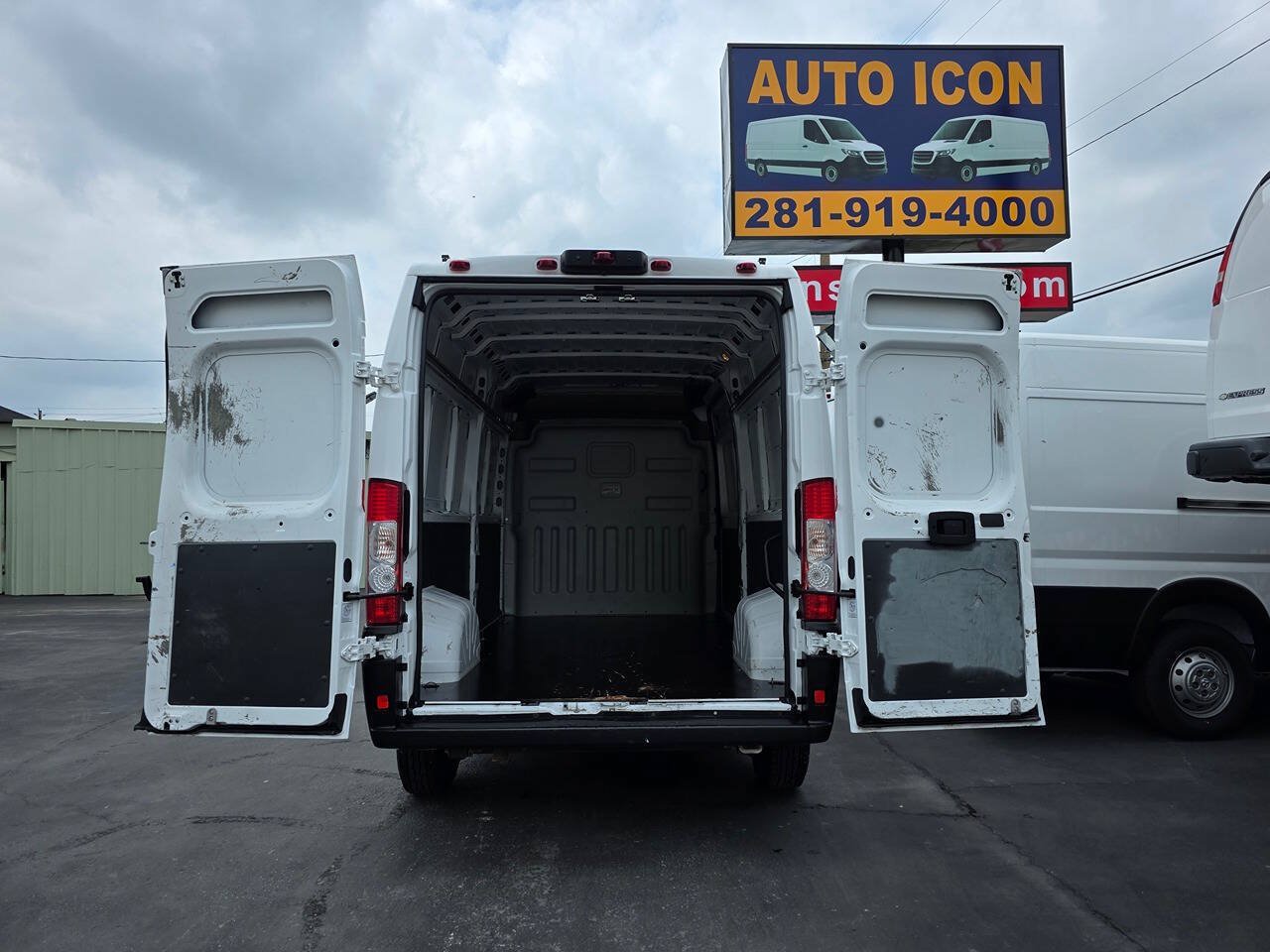 Used 2020 RAM ProMaster 2500 w/ Premium Appearance Group FWD image 12