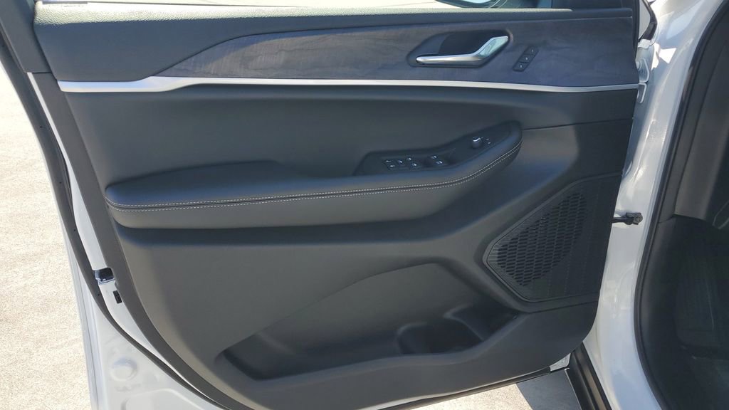 New 2025 Jeep Grand Cherokee L Limited w/ Black Appearance Package image 22