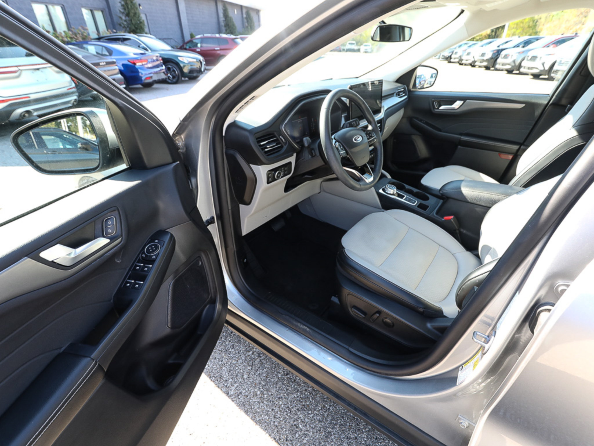 Used 2024 Ford Escape SE FWD image 11