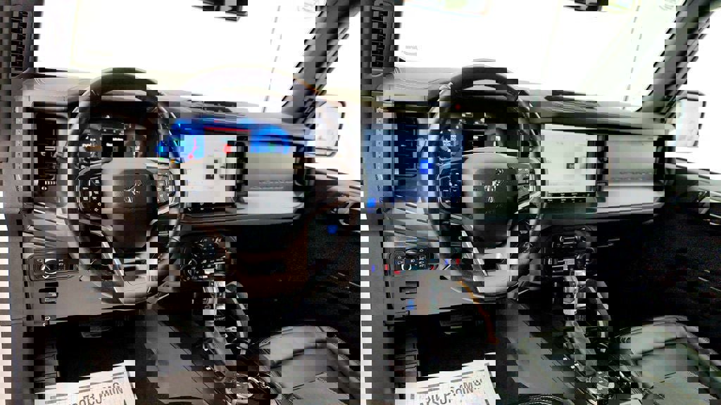 Used 2025 Ford Bronco Badlands image 12