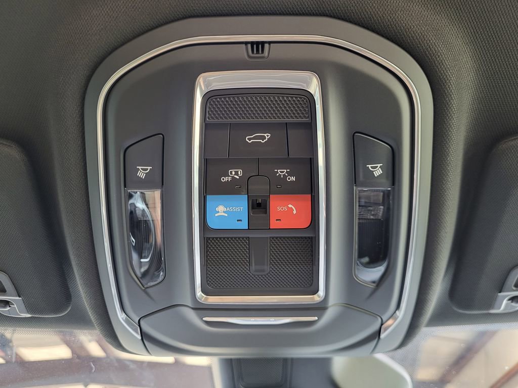 New 2025 Jeep Grand Cherokee Altitude image 23