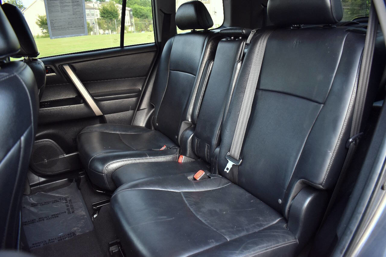 Used 2012 Toyota Highlander SE w/ Tow Pkg AWD/4WD image 14