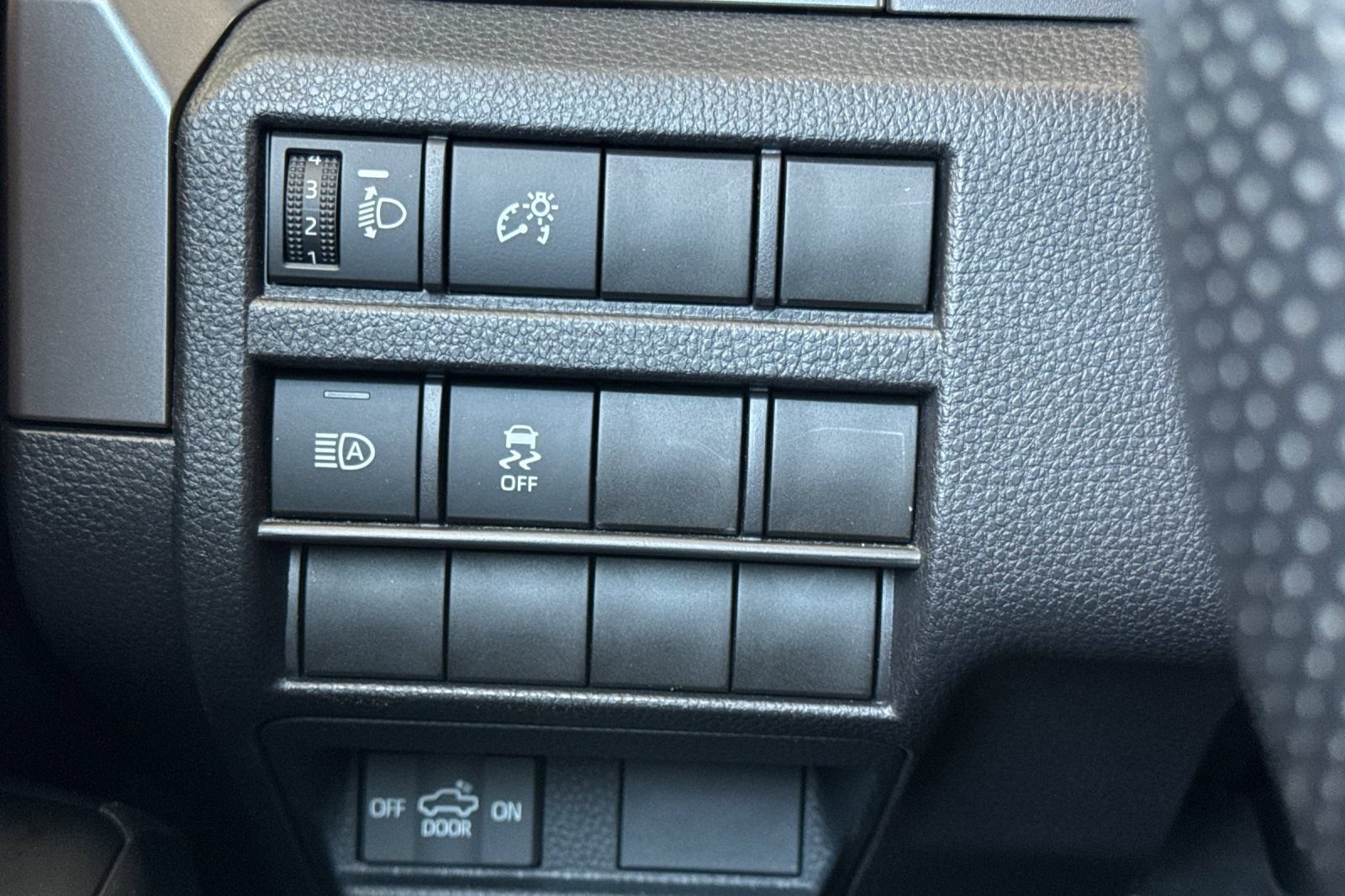 Certified 2024 Toyota Tacoma SR5 AWD/4WD image 32