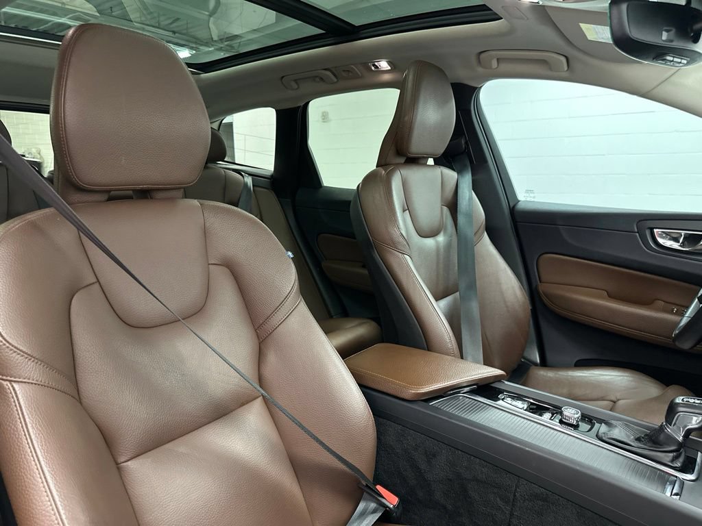 Used 2019 Volvo XC60 T6 Momentum w/ Multimedia Package AWD/4WD image 25