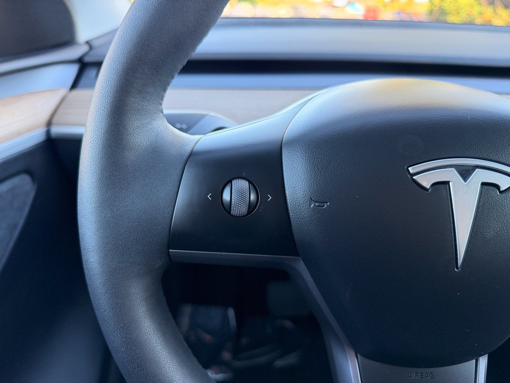 Used 2023 Tesla Model Y Long Range AWD/4WD image 33