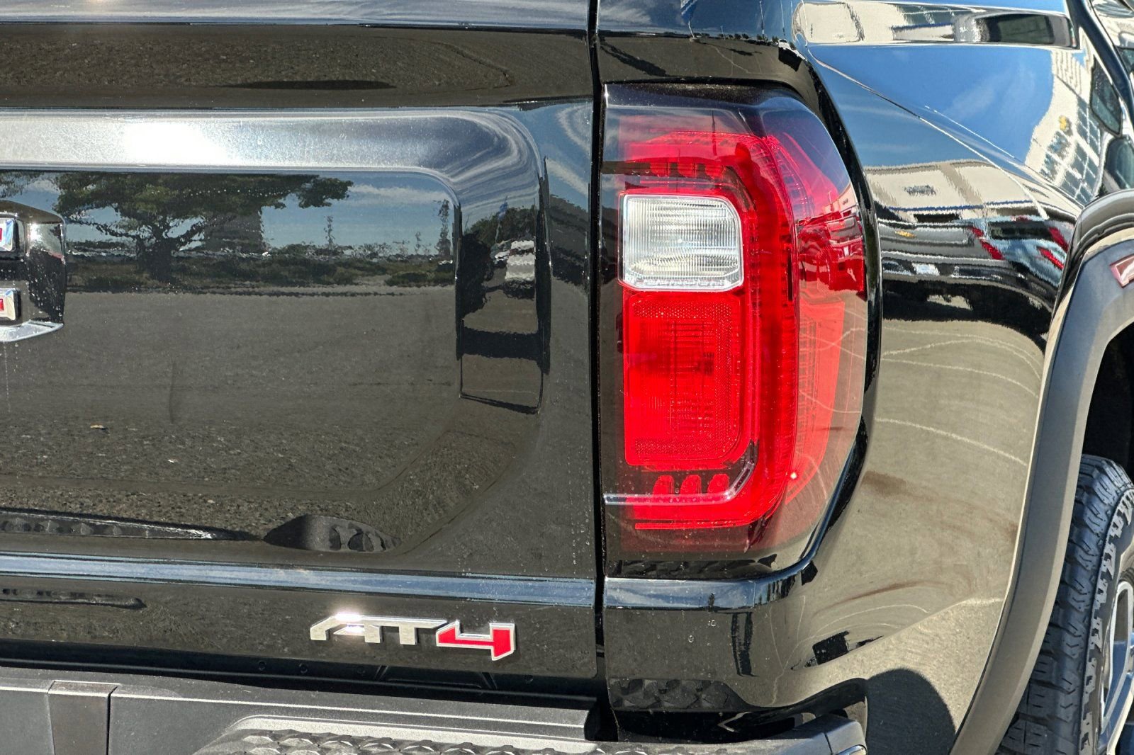 Used 2024 GMC Canyon AT4 w/ AT4 Premium Package image 27