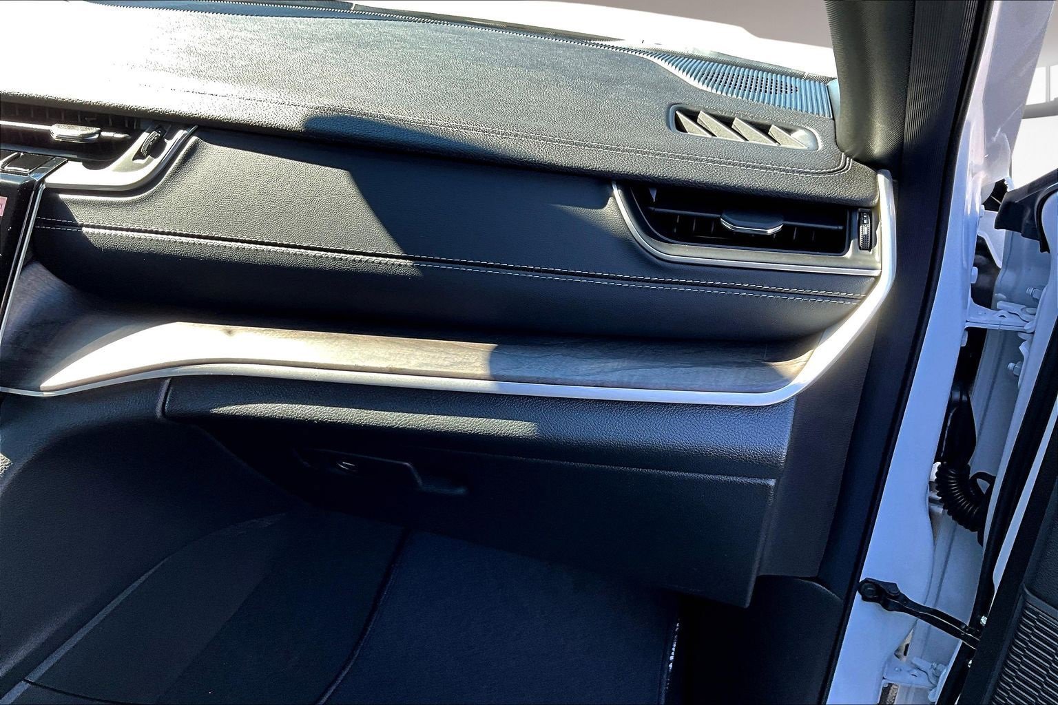 New 2025 Jeep Grand Cherokee L Limited w/ Black Appearance Package image 26