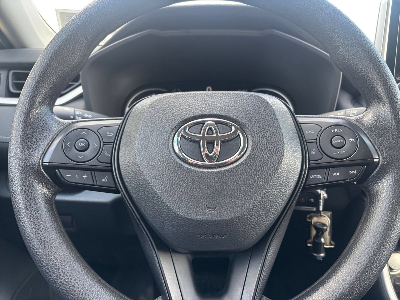 Used 2025 Toyota RAV4 LE AWD/4WD image 27
