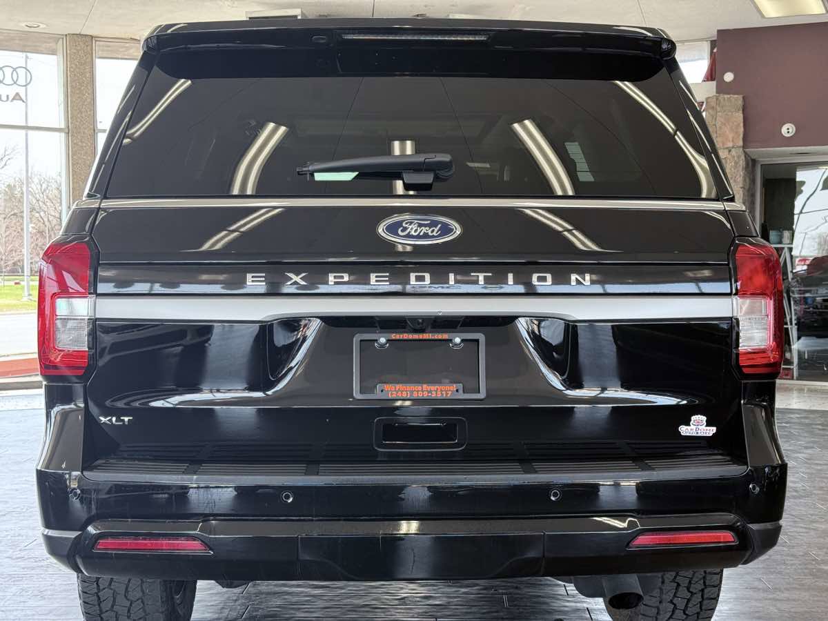 Used 2024 Ford Expedition XLT image 11