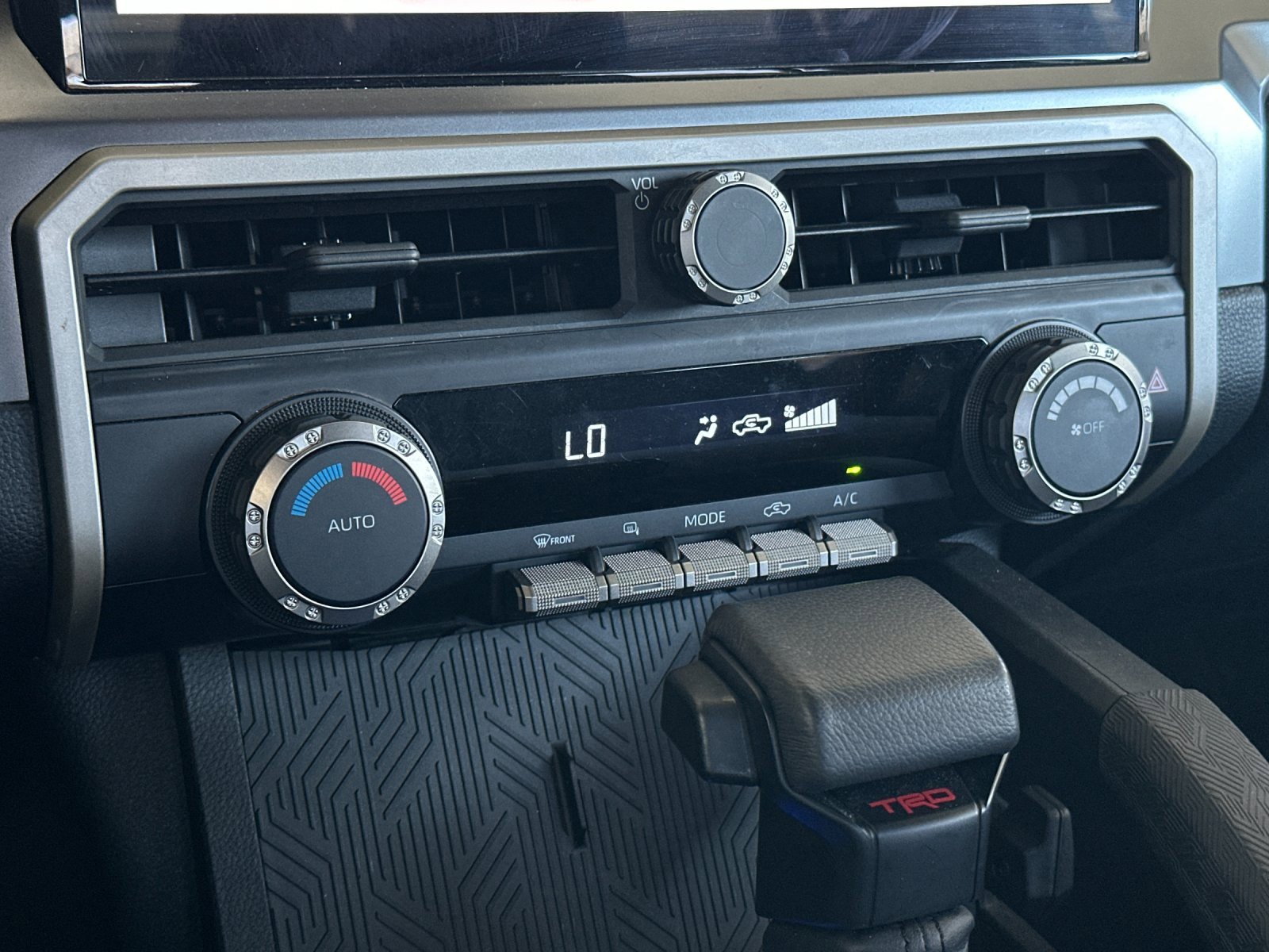 Used 2025 Toyota Tacoma TRD Off-Road image 17