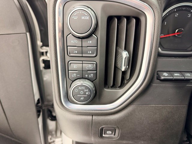Certified 2022 Chevrolet Silverado 2500 LTZ w/ LTZ Premium Package AWD/4WD image 17