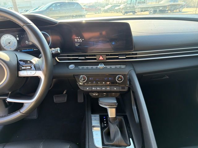 Used 2025 Hyundai Elantra Limited FWD image 20