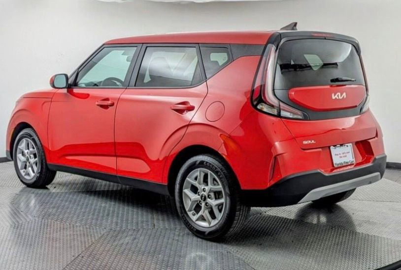 Used 2025 Kia Soul LX w/ LX Technology Package FWD image 25