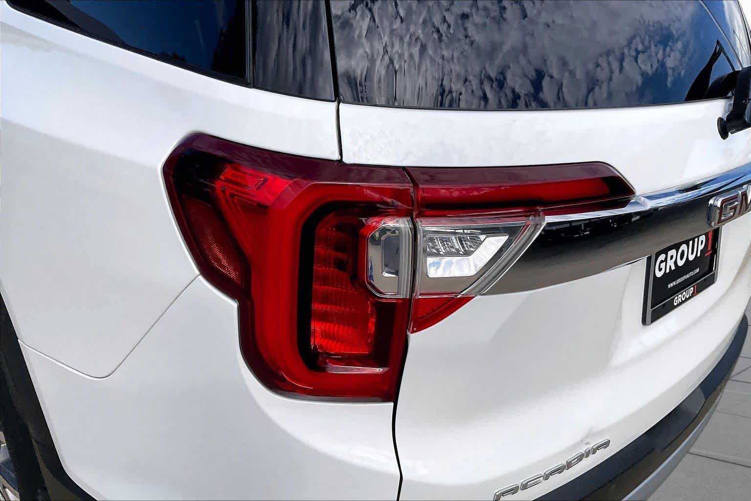 Used 2022 GMC Acadia SLT w/ Technology Package FWD image 28