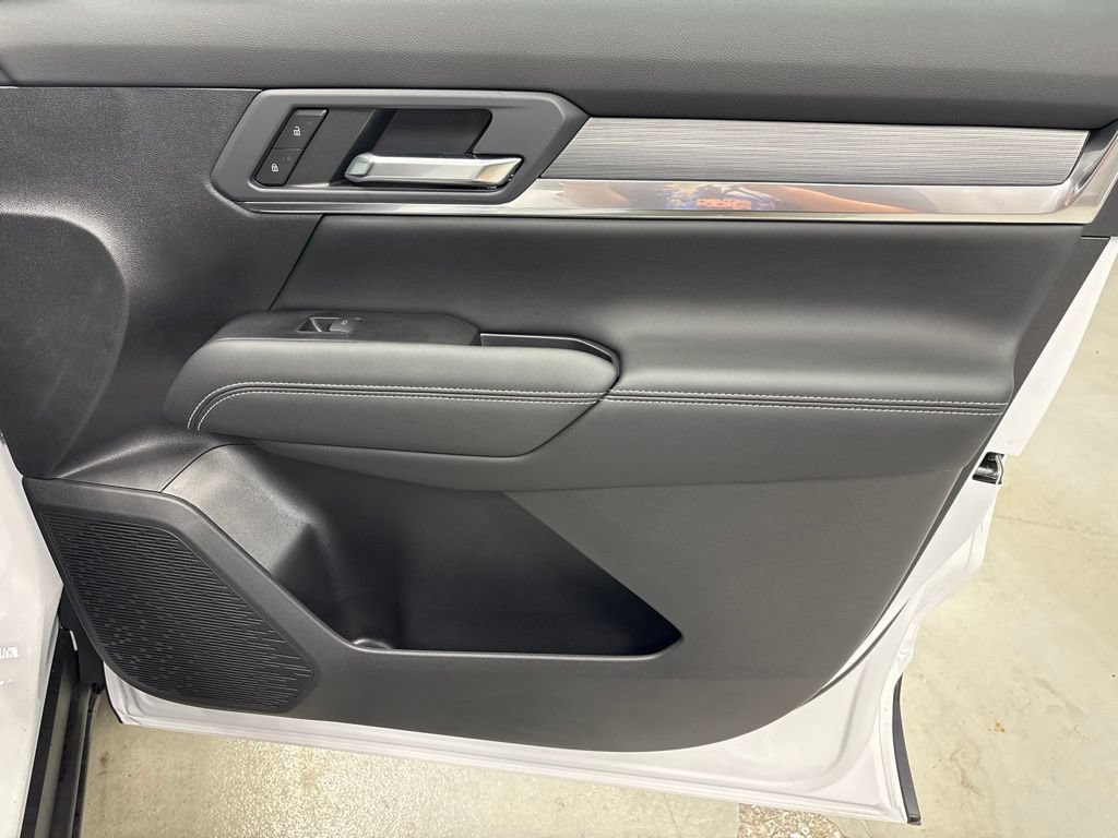 New 2027 GMC Terrain Elevation w/ Elevation Premium Package AWD/4WD image 8