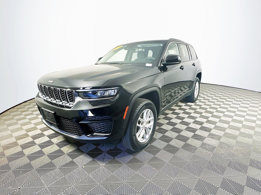 Certified 2023 Jeep Grand Cherokee Laredo AWD/4WD image 6