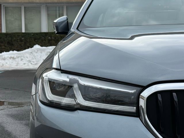 Used 2022 BMW 540i xDrive w/ Premium Package image 11