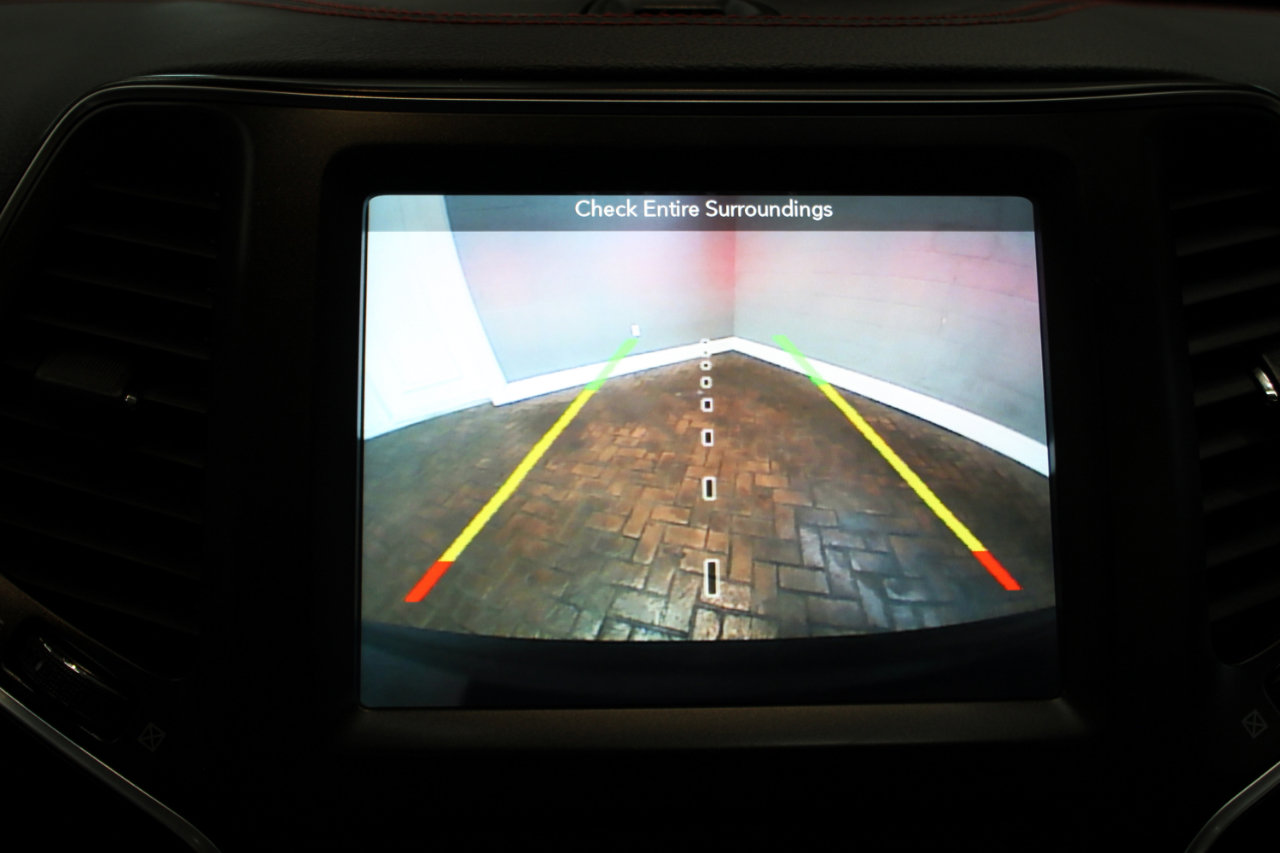 Used 2019 Jeep Cherokee Trailhawk w/ Comfort & Convenience Group image 19