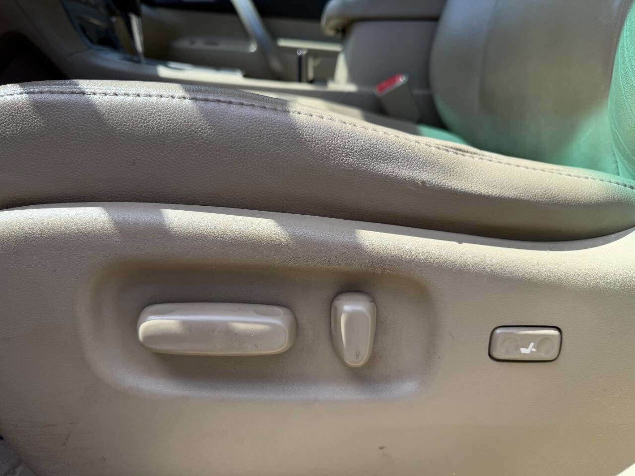 Used 2010 Toyota Highlander SE image 18