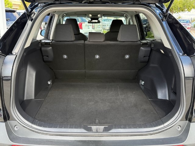 Used 2025 Toyota RAV4 LE AWD/4WD image 28