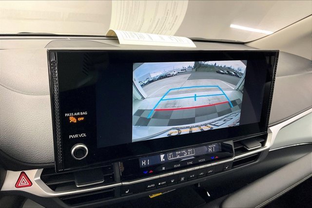 Used 2025 Toyota Sienna XLE image 24