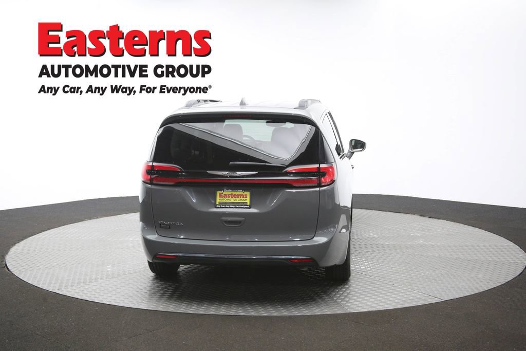 Used 2022 Chrysler Pacifica Touring-L image 38