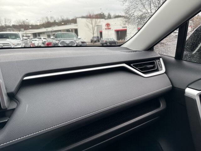 Used 2021 Toyota RAV4 XLE w/ Convenience Package image 19