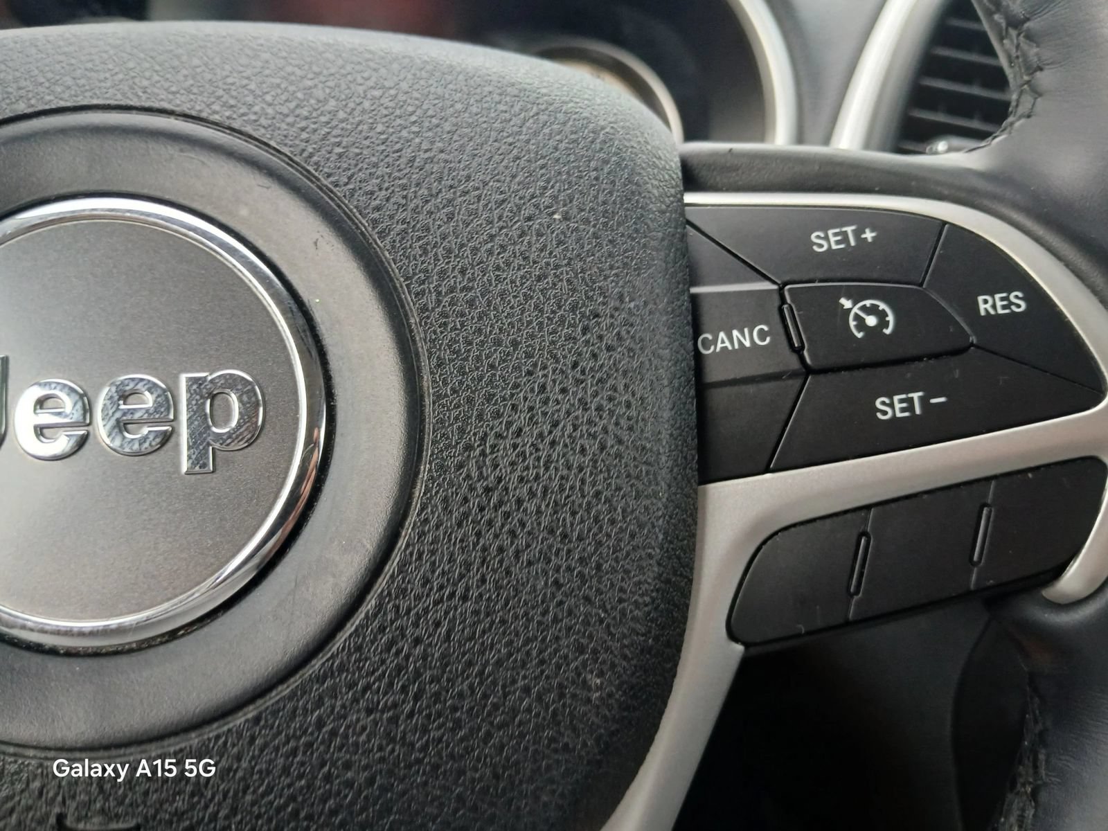 Used 2014 Jeep Cherokee Limited w/ Luxury Group FWD image 27