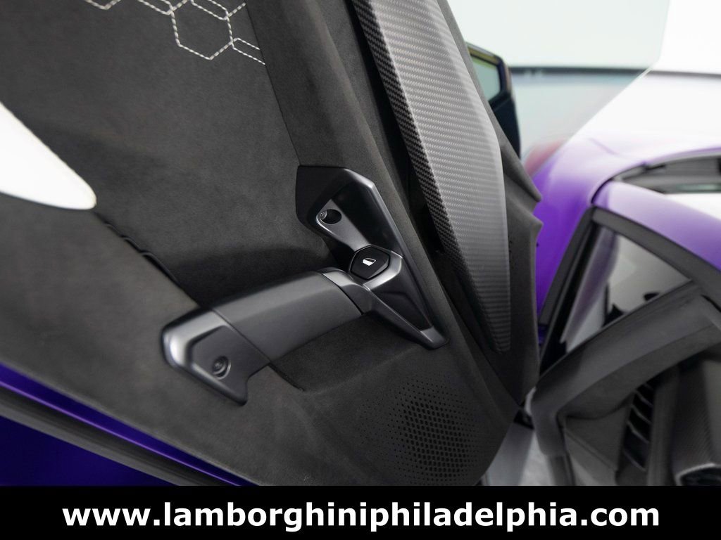 Used 2024 Lamborghini Revuelto AWD/4WD image 13
