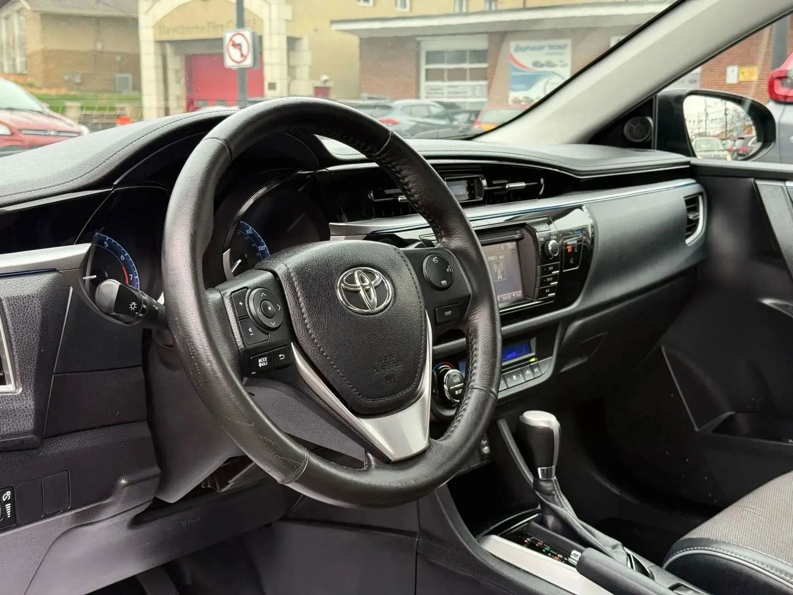 Used 2015 Toyota Corolla S image 17