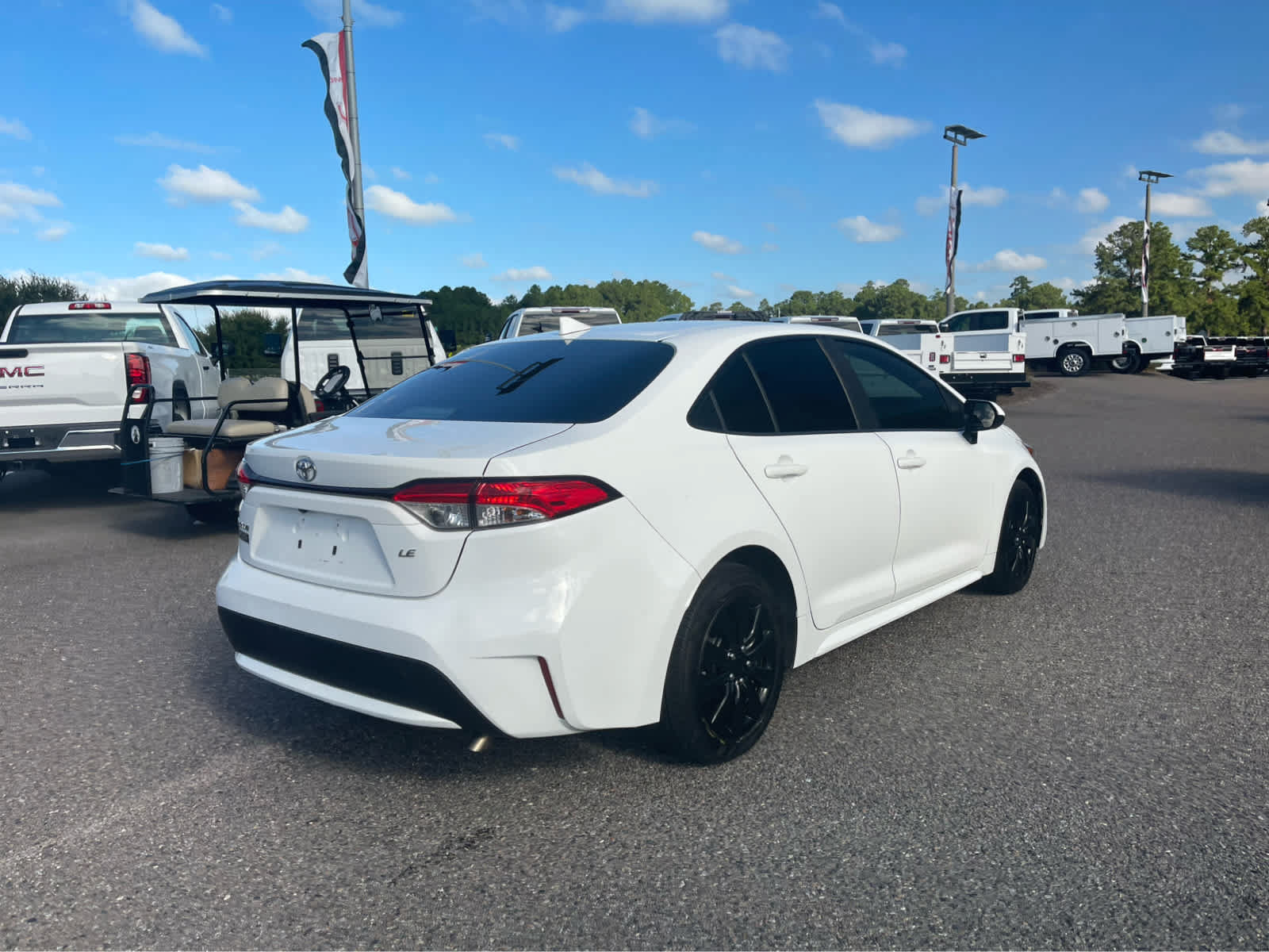 Used 2021 Toyota Corolla LE FWD image 3