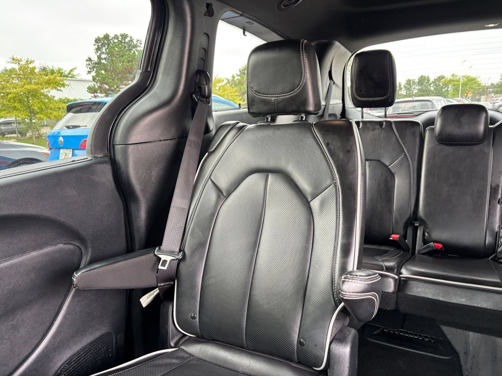 Used 2025 Chrysler Pacifica Limited FWD image 43