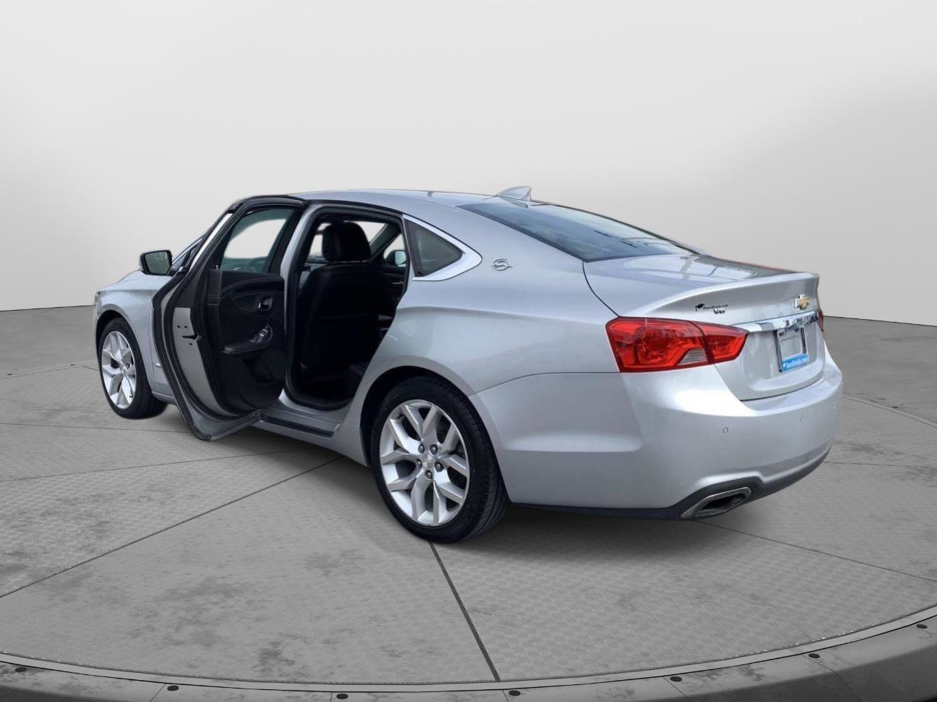 Used 2018 Chevrolet Impala Premier w/ Premier Convenience Package image 32