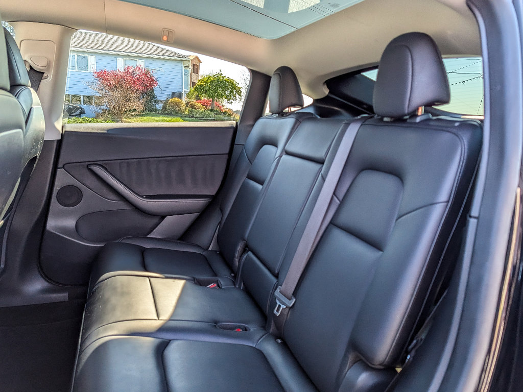 Used 2022 Tesla Model Y Long Range image 14