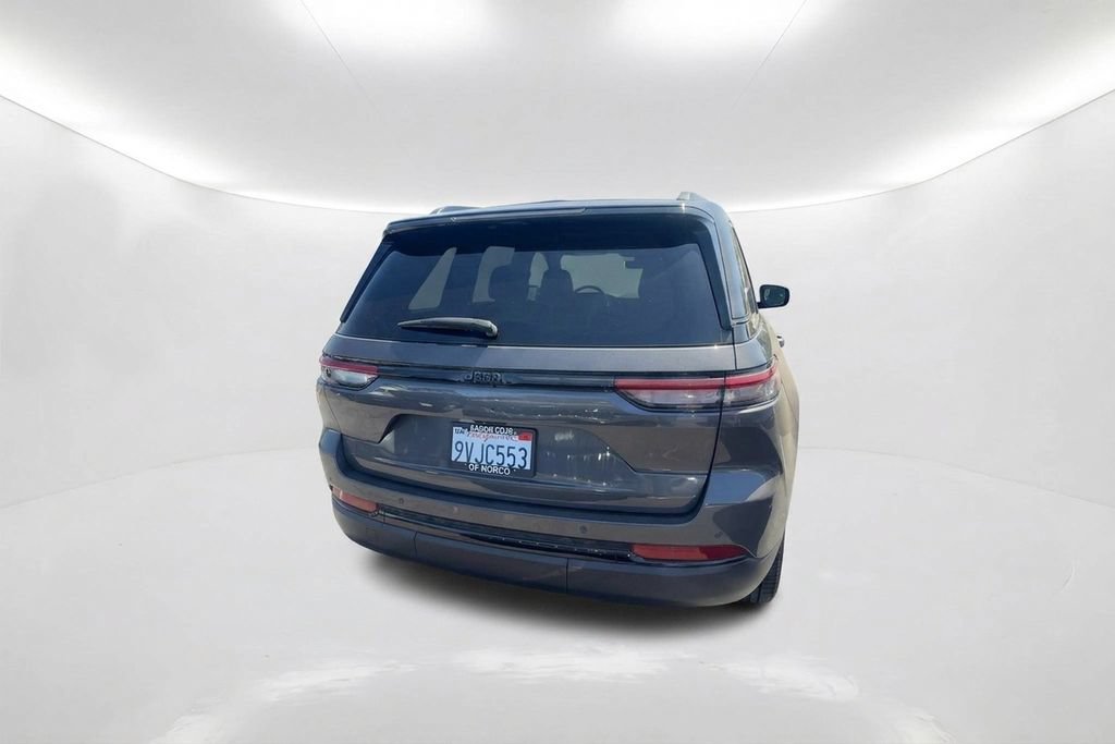 Used 2025 Jeep Grand Cherokee Altitude RWD image 7