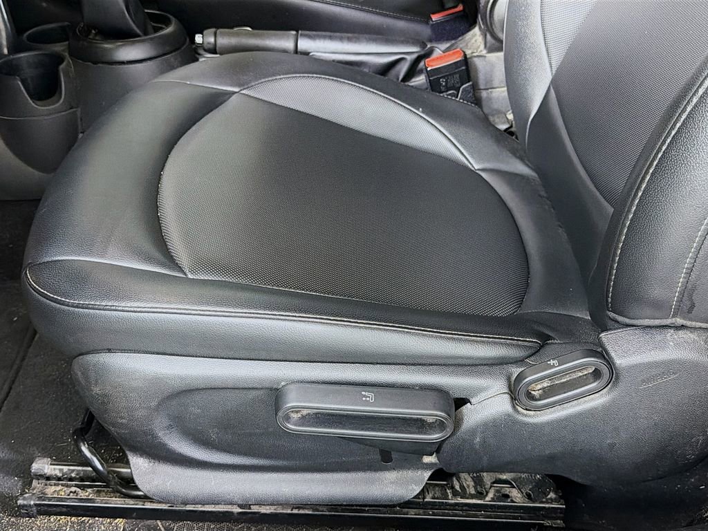 Used 2019 MINI Cooper 2-Door Hardtop w/ Signature Upholstery Package image 16
